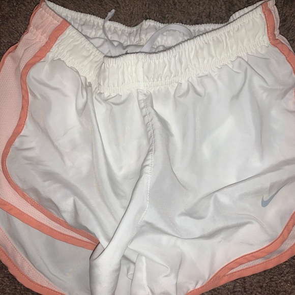Women’s Nike Shorts - Picture 1 of 3
